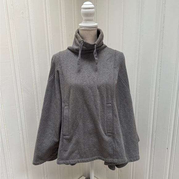 UGG Gray Shrug Poncho with Turtleneck Style and Cozy Texture - Picture 1 of 7